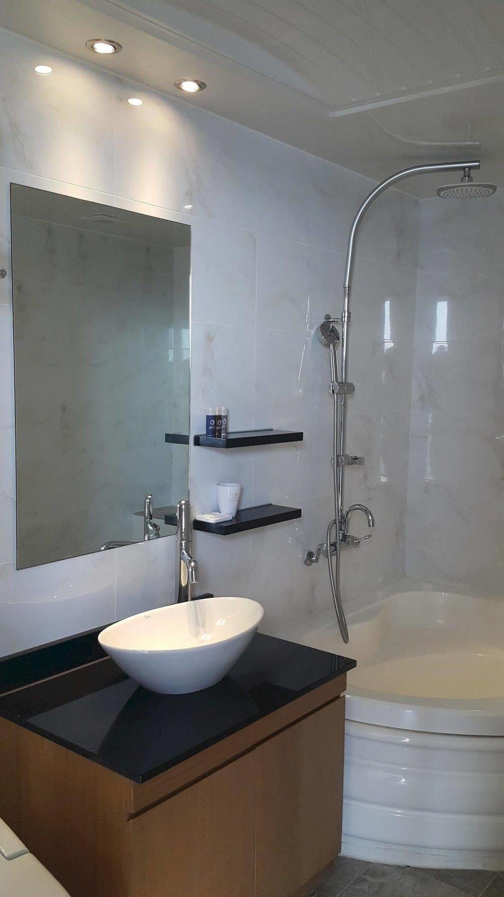 Radiance Tourist Hotel Geoje Eksteriør billede
