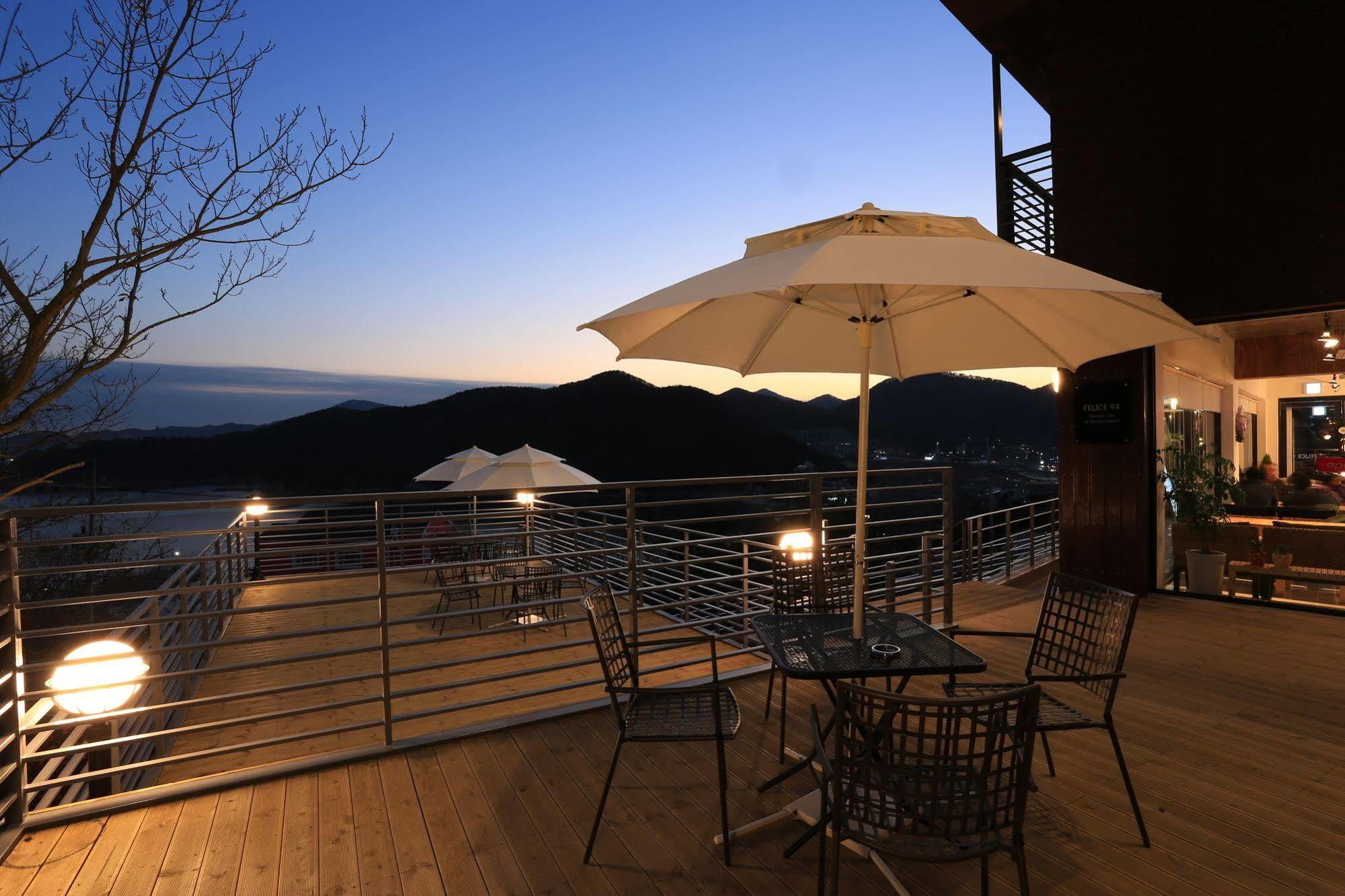 Radiance Tourist Hotel Geoje Eksteriør billede