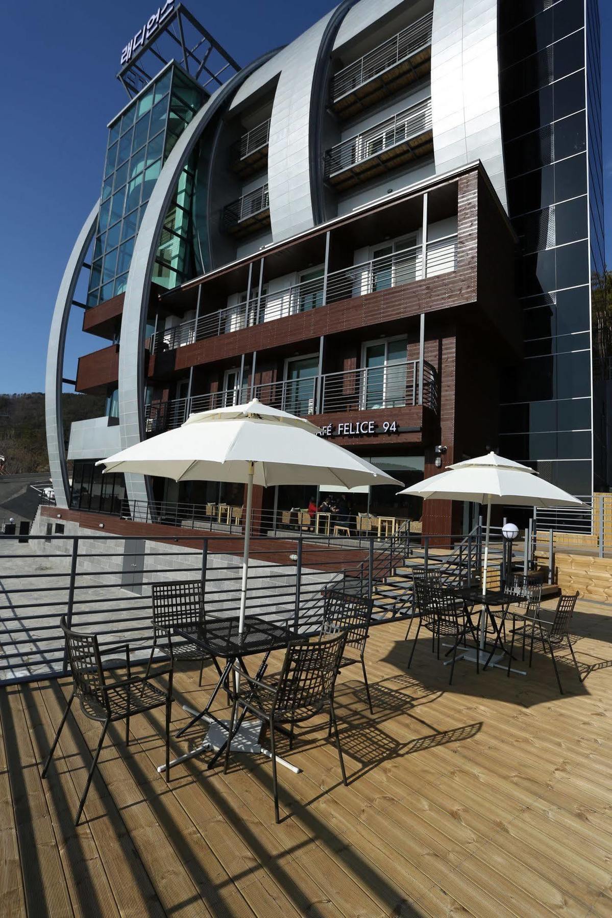 Radiance Tourist Hotel Geoje Eksteriør billede