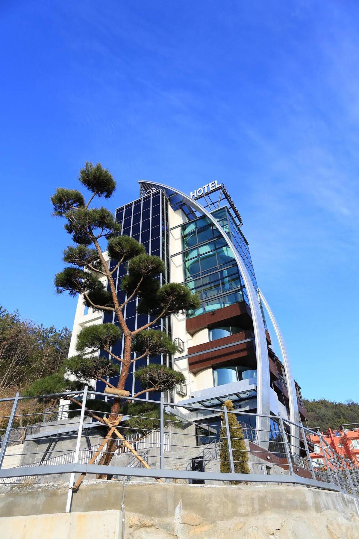 Radiance Tourist Hotel Geoje Eksteriør billede