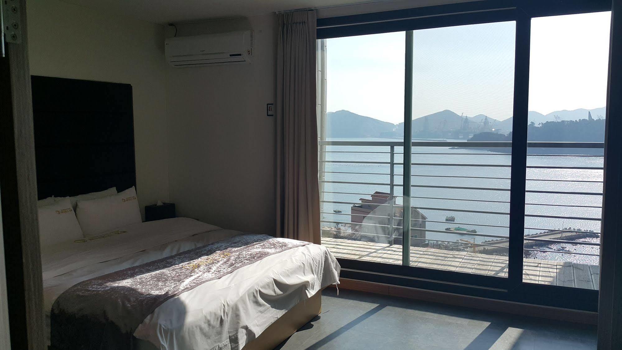 Radiance Tourist Hotel Geoje Eksteriør billede